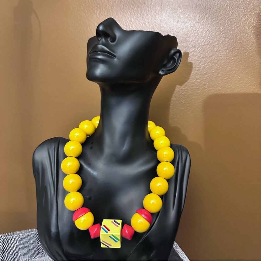 Vintage wood plastic yellow choker style necklace